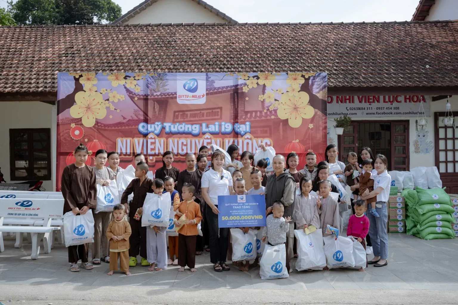 Hình ảnh nền tảng công nghệ hiện đại và giao diện thân thiện của M99.