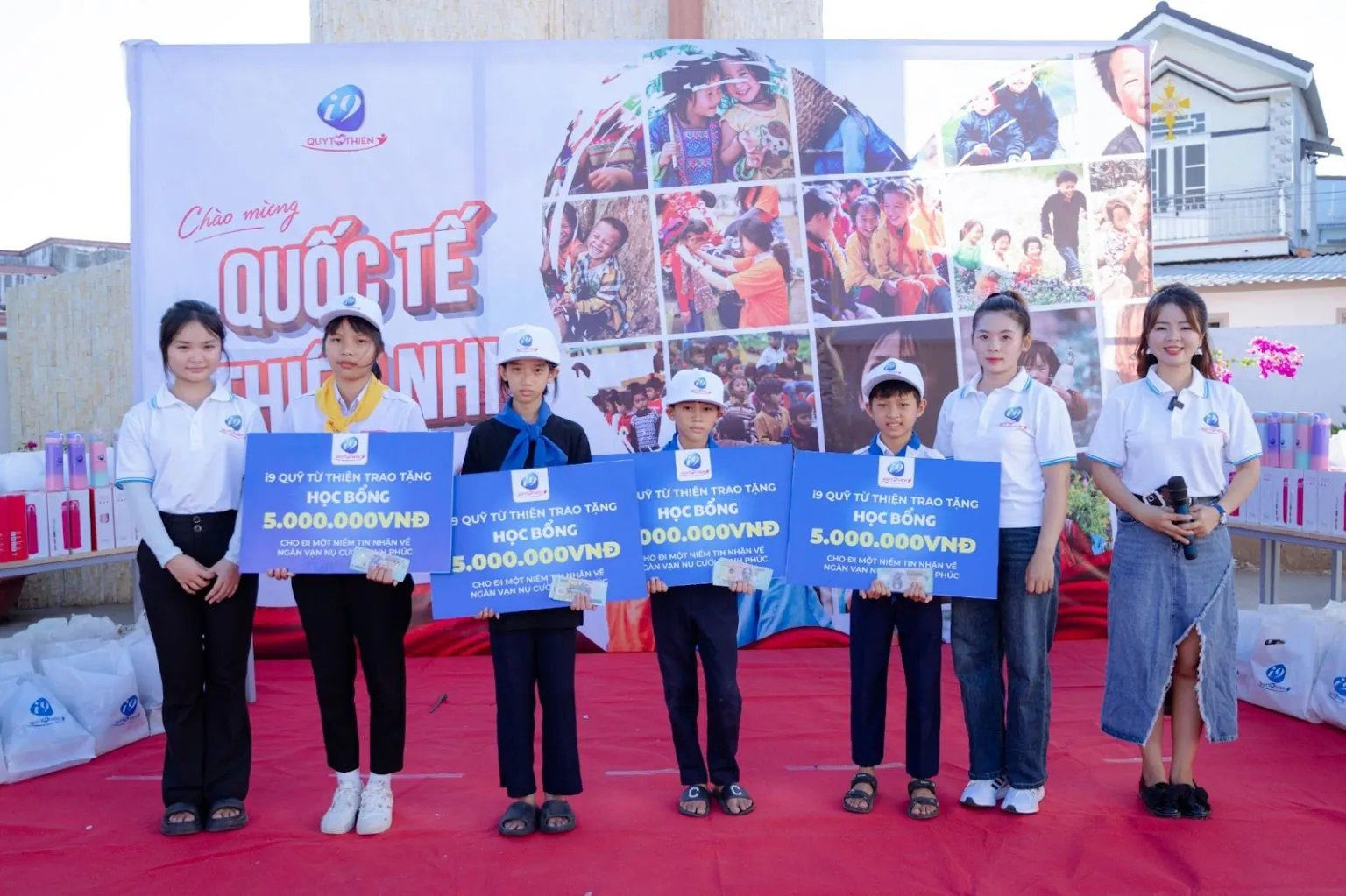 Hình ảnh khuyến mãi hoàn trả hàng tuần cho người chơi xổ số.