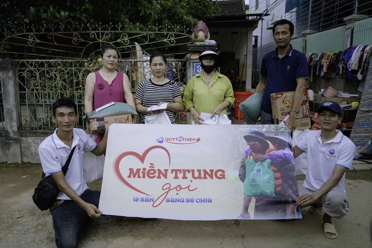 Hình ảnh đội ngũ hỗ trợ khách hàng chuyên nghiệp 24/7 của M99.